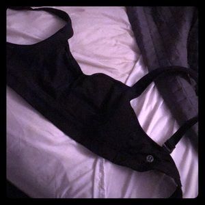 Size 32DD EUC TATa tamer Lululemon Black
